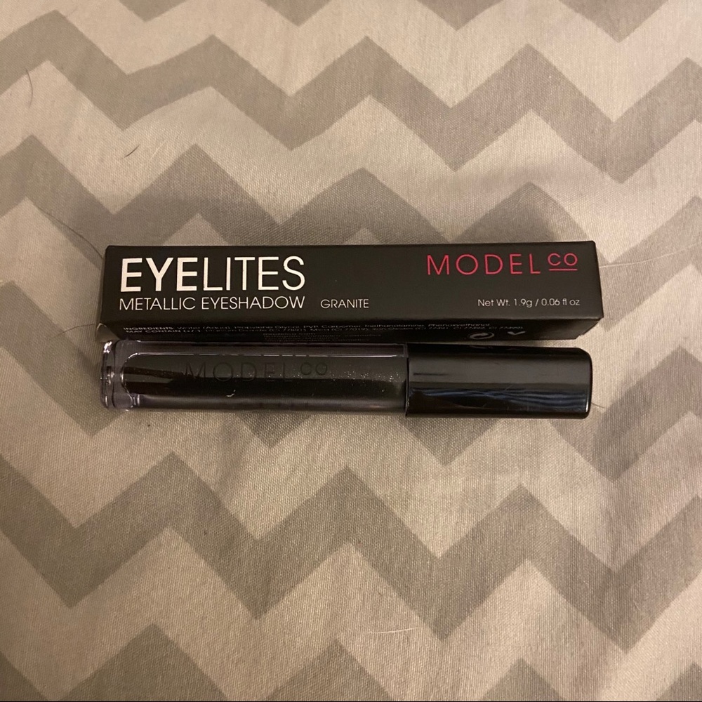 Model Co Bundle - Picture 4 of 16